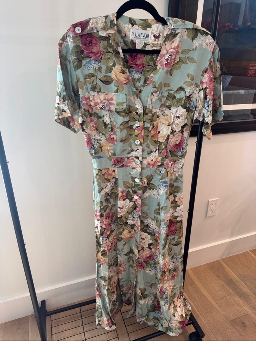Vintage R.J. Stevens by Carol Escritor Floral Dress w. Beautiful Button — Size 6